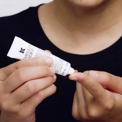 Kiehl's Scented Lip Balm #1 Balsamo Labbra Profumato Lip Gloss -Vendite Kiehl's Kiehl s Trattamento Labbra Scented Lip Balm 1 Balsamo labbra profumato 2